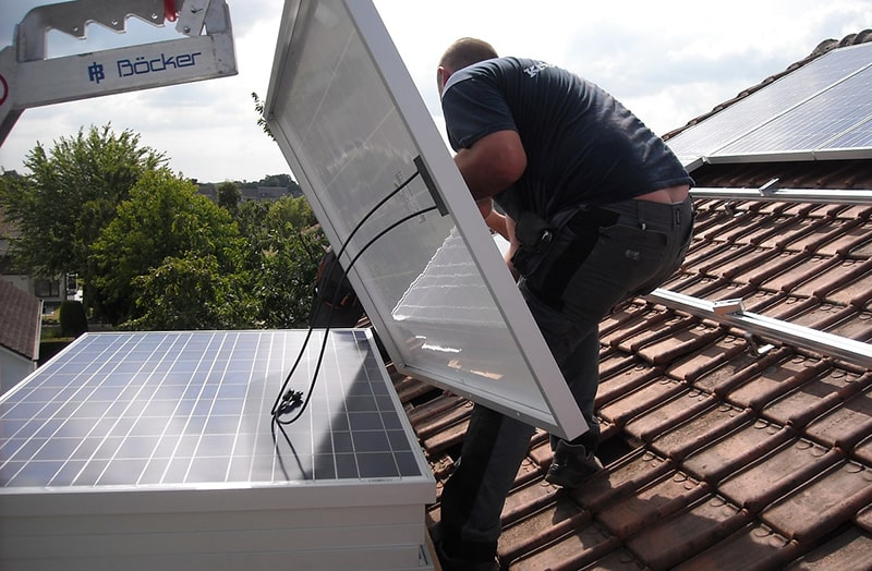 découvrez comment calculer la puissance de votre panneau solaire pour optimiser votre production d'énergie. apprenez les étapes essentielles et les facteurs clés à considérer pour maximiser l'efficacité de votre installation photovoltaïque.