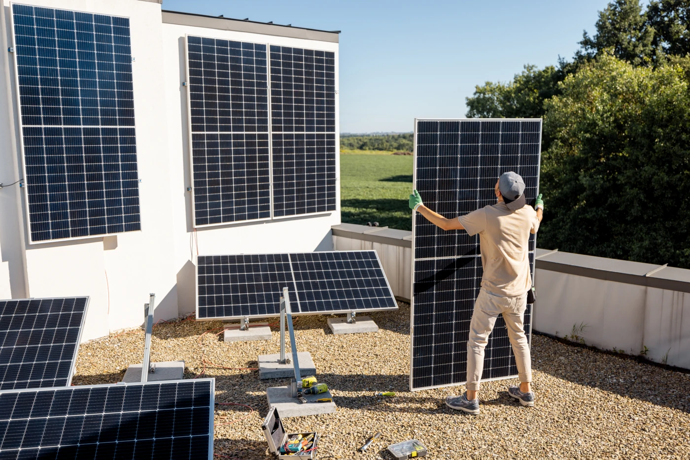 découvrez comment installer des panneaux photovoltaïques pour produire votre propre énergie solaire. suivez nos conseils pratiques et optimisez votre consommation d'électricité tout en protégeant l'environnement.
