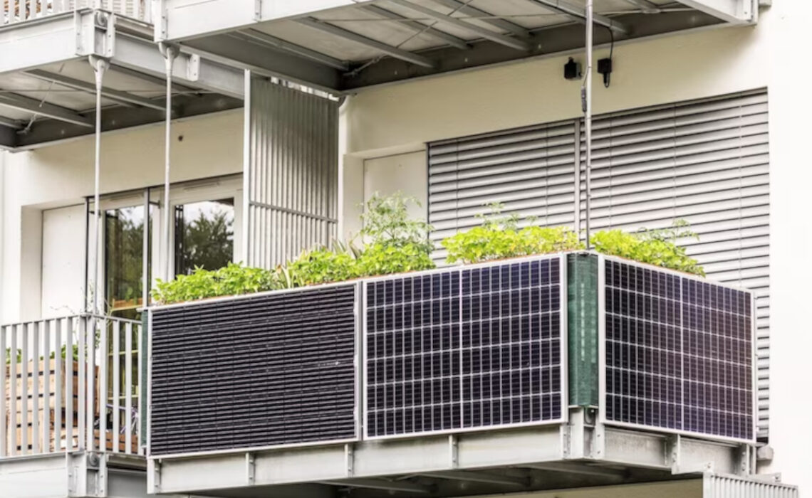 découvrez comment installer un panneau solaire sur votre balcon pour profiter d'une source d'énergie renouvelable et réduire vos factures d'électricité. suivez nos conseils pratiques et choisissez les meilleures options pour maximiser l'efficacité de votre installation.