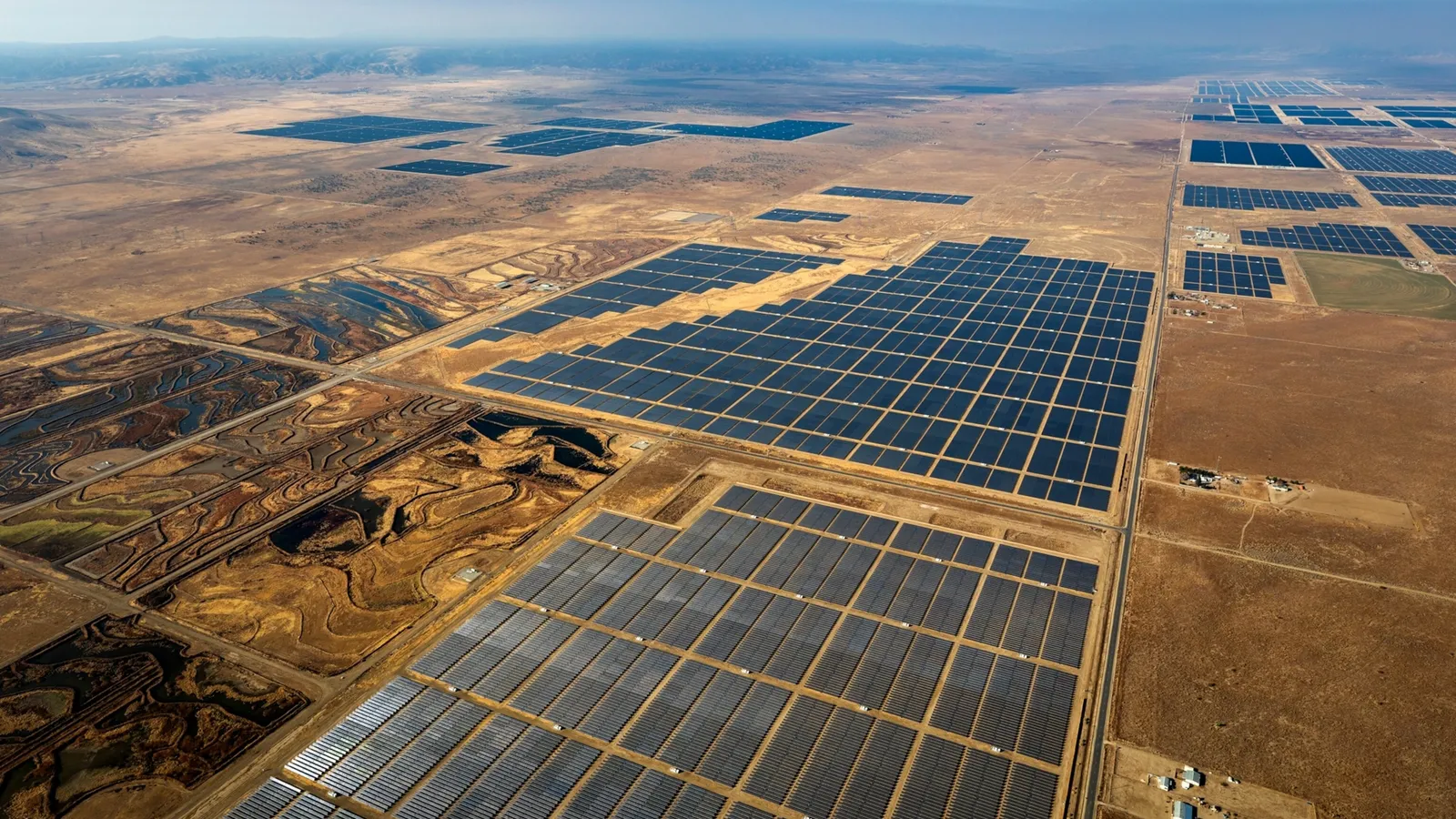 découvrez comment les panneaux solaires transforment la lumière du soleil en énergie renouvelable, offrant une solution écologique et économique pour alimenter vos besoins énergétiques tout en réduisant votre empreinte carbone.