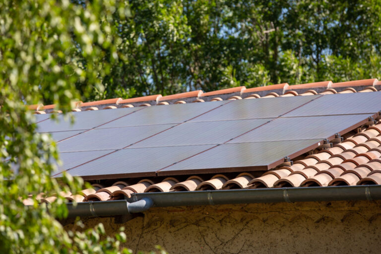 découvrez comment les panneaux photovoltaïques peuvent transformer votre consommation d'énergie. apprenez à optimiser l'utilisation de l'énergie solaire pour réduire vos factures et contribuer à un avenir durable.