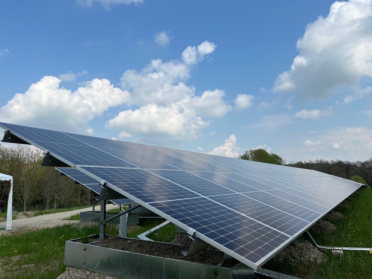 découvrez notre projet photovoltaïque innovant, dédié à la production d'énergie solaire durable. explorez comment nous contribuons à la transition énergétique tout en optimisant votre consommation électrique et en réduisant votre empreinte carbone.