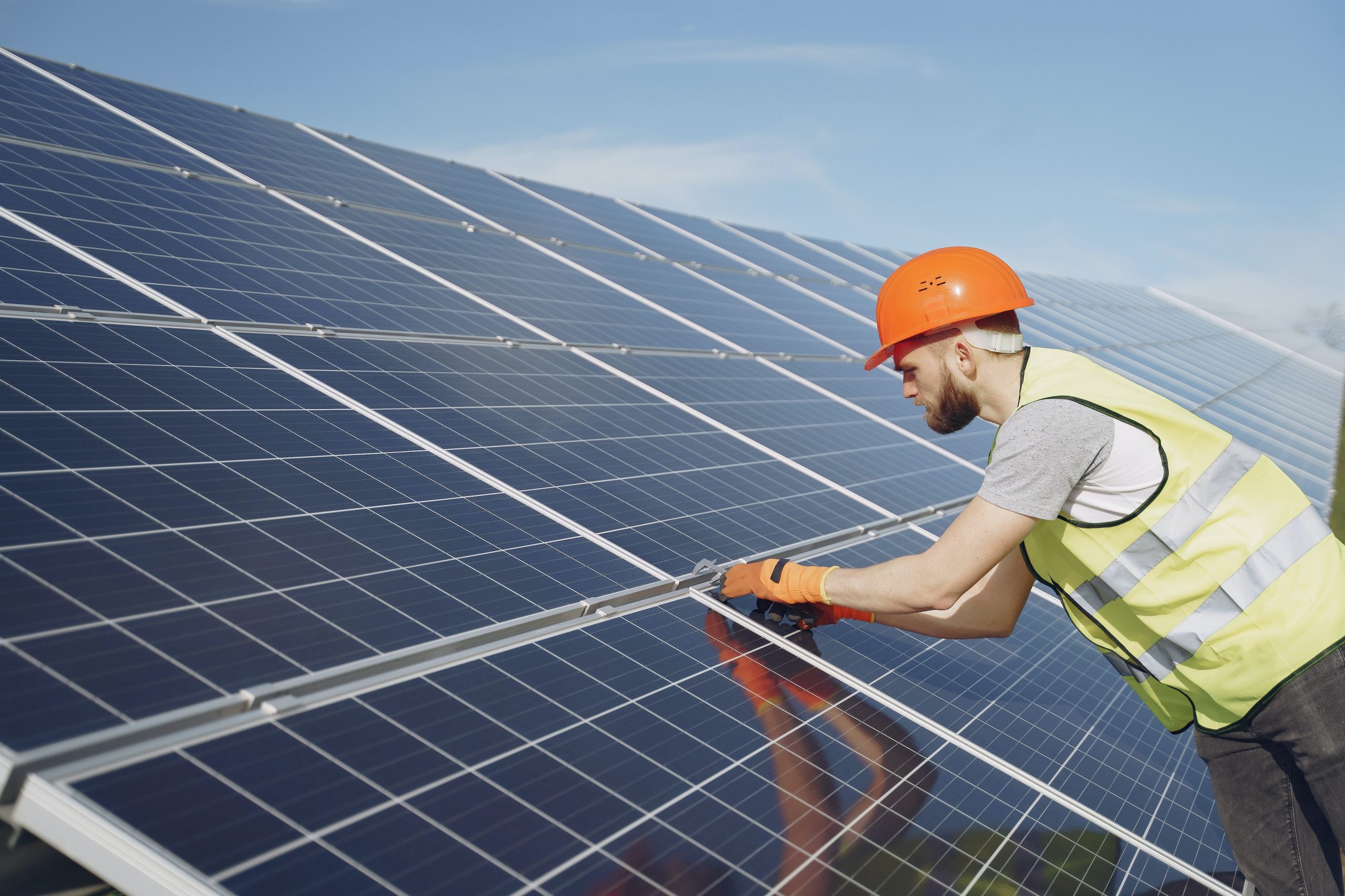 découvrez notre formation complète sur les panneaux solaires, conçue pour vous initier aux techniques d'installation, de maintenance et d'optimisation de systèmes photovoltaïques. devenez un expert dans le domaine des énergies renouvelables et contribuez à un avenir durable.