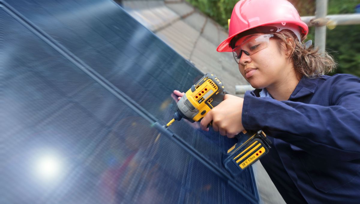 découvrez notre formation spécialisée sur les panneaux solaires, conçue pour vous initier aux techniques d'installation, d'entretien et de fonctionnement de ces systèmes durables. apprenez à être un expert en énergie renouvelable et à contribuer à un avenir plus écologique.