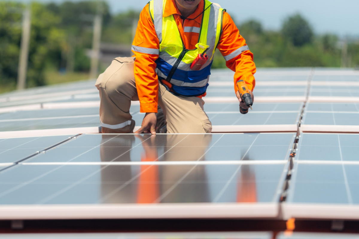 découvrez comment installer des panneaux solaires vous-même grâce à notre guide complet. suivez des étapes simples et des conseils pratiques pour optimiser votre production d'énergie verte tout en réduisant vos factures d'électricité.