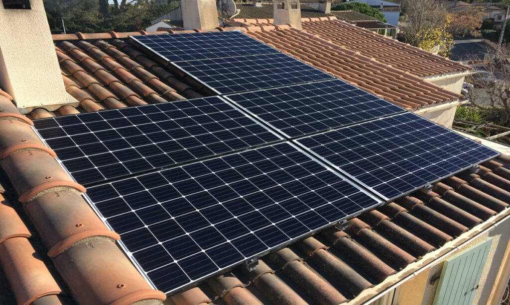 découvrez comment bénéficier du crédit d'impôt pour l'installation de panneaux solaires en france. informez-vous sur les conditions, les avantages financiers et les démarches à suivre pour réduire vos impôts tout en adoptant une énergie renouvelable.