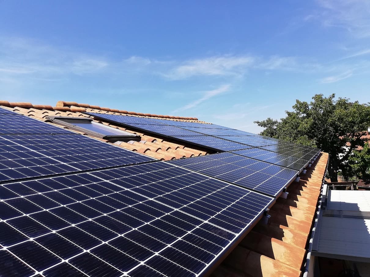 découvrez les avantages des panneaux solaires, une solution écologique et économique pour produire de l'énergie renouvelable chez vous. informez-vous sur les différents types, l'installation et les subventions disponibles pour réduire votre facture d'électricité.