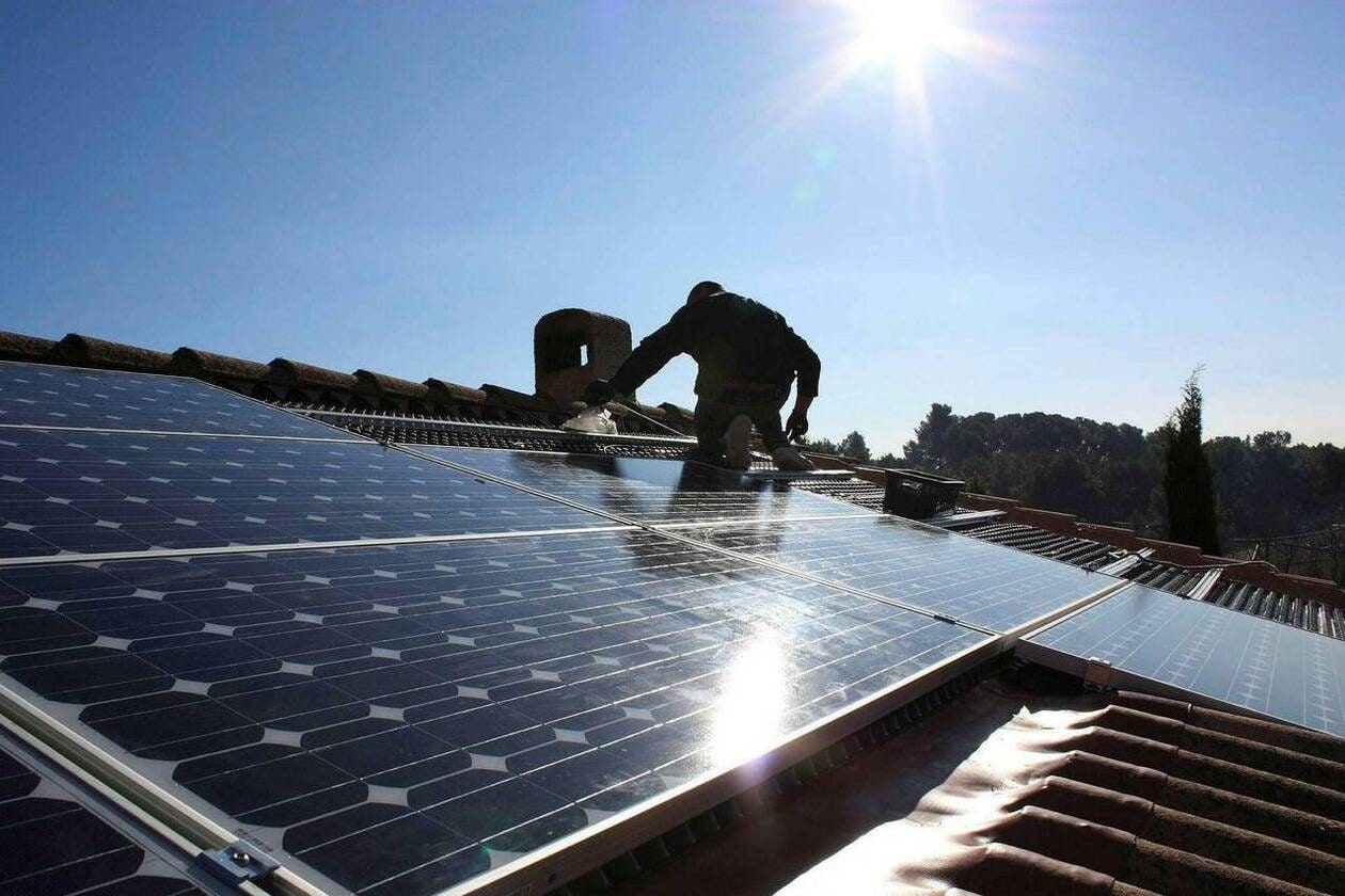 découvrez comment un panneau solaire rentable peut transformer votre consommation d'énergie et réduire vos factures. explorez les avantages, le retour sur investissement et les solutions durables pour un avenir énergétique responsable.