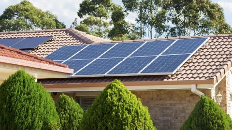 découvrez les différentes aides financières disponibles pour l'installation de panneaux photovoltaïques en france. maximisez votre investissement et passez à l'énergie solaire tout en bénéficiant de subventions et de crédits d'impôt.