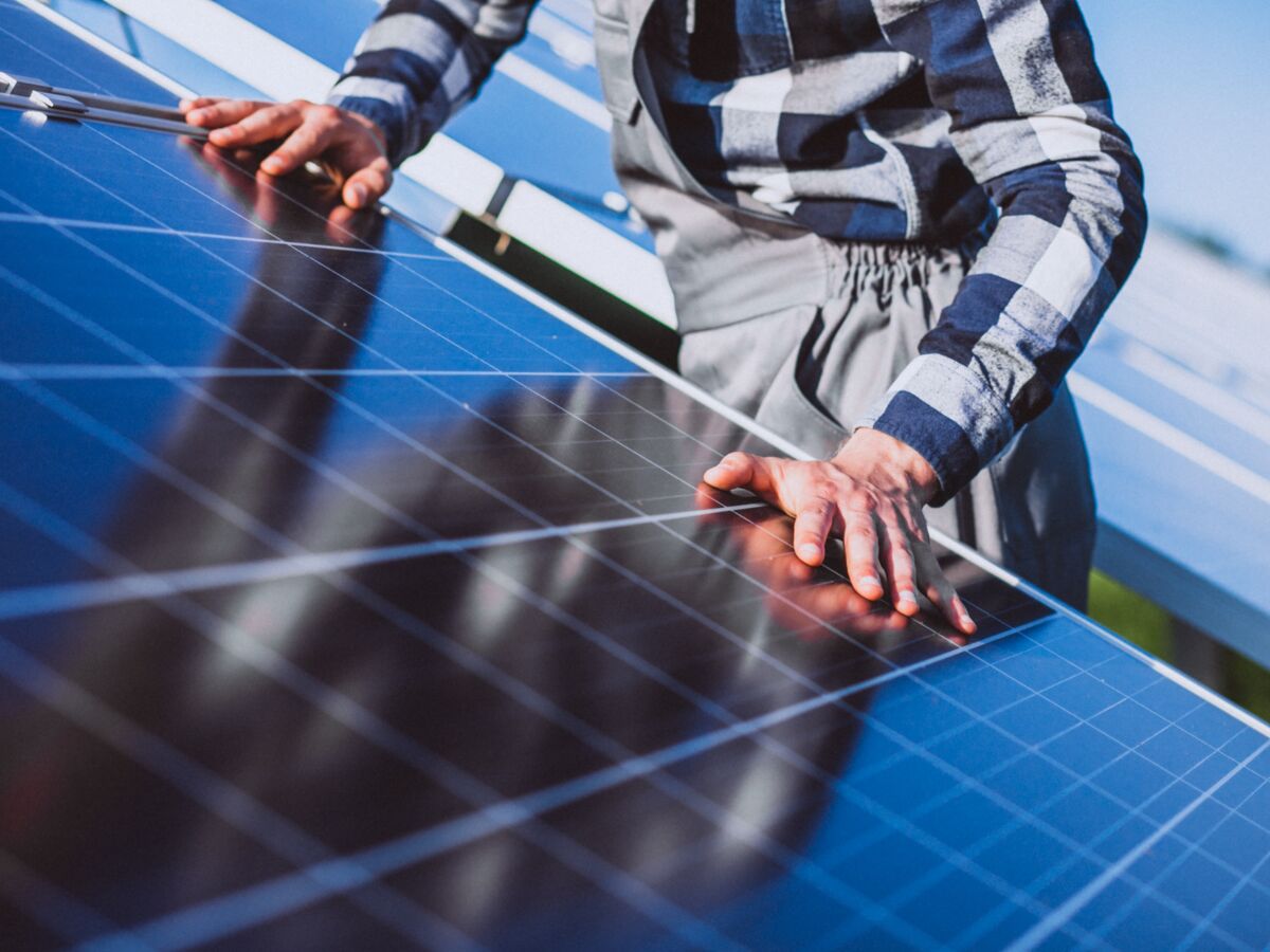 découvrez les arnaques liées aux panneaux solaires : apprenez à identifier les fraudes, les promesses mensongères et les méthodes pour protéger vos investissements solaires. informez-vous pour éviter de tomber dans le piège des escroqueries.