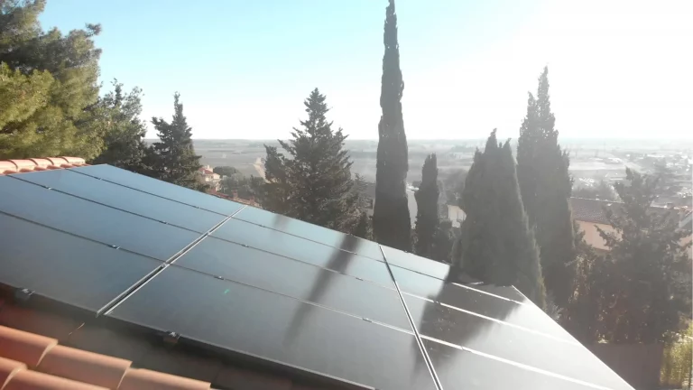 découvrez comment l'investissement dans le photovoltaïque peut vous permettre de réduire vos factures d'énergie, de contribuer à la transition écologique et de bénéficier d'aides financières. informez-vous sur les meilleures pratiques pour rentabiliser votre projet solaire.