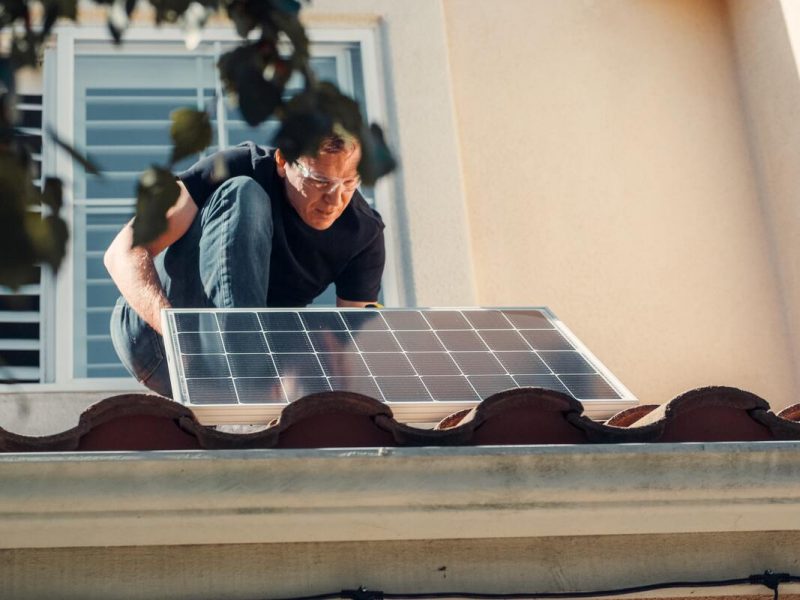 découvrez si le panneau solaire est un véritable atout pour votre économie d'énergie ou une contrainte à considérer. analysez les avantages et les inconvénients de cette source d'énergie renouvelable pour prendre une décision éclairée.