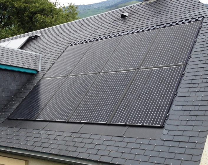 découvrez les avantages des panneaux solaires sur tuiles noires, une solution esthétique et efficace pour produire votre propre électricité tout en préservant l'élégance de votre toiture. optez pour une énergie renouvelable et un style intemporel.
