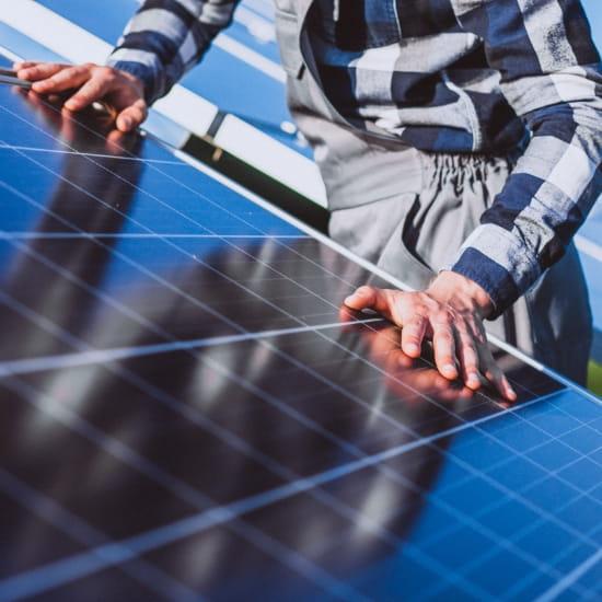 découvrez notre guide complet sur les panneaux solaires : avantages, installation, choix du matériel et conseils pour optimiser votre consommation d'énergie. transformez votre maison en une source d'énergie renouvelable et réduisez vos factures d'électricité !