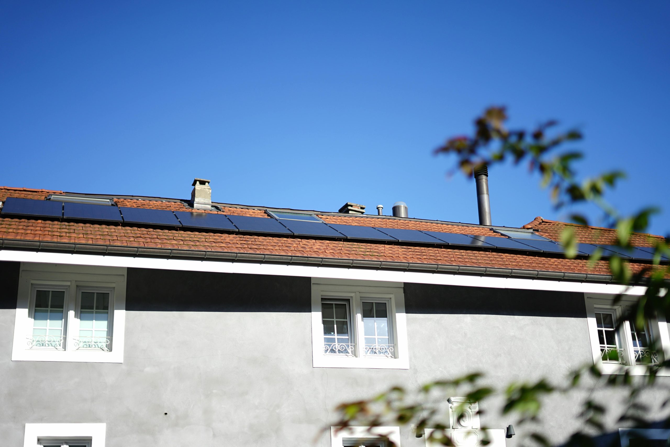découvrez les avantages des panneaux solaires économiques pour réduire vos factures d'énergie et contribuer à un avenir durable. investissez dans l'énergie solaire à prix compétitif et profitez d'une solution écologique et rentable.