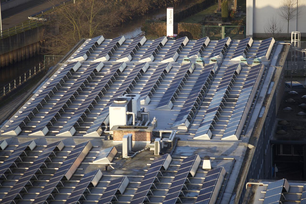 découvrez comment investir dans des panneaux solaires pour rentabiliser votre énergie, réduire votre empreinte carbone et profiter des incitations fiscales. apprenez les avantages économiques et environnementaux de cette solution durable.