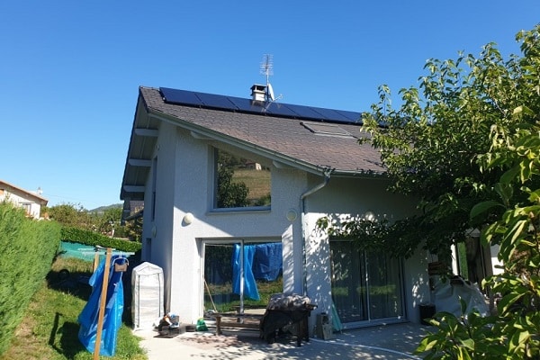 découvrez le coût des panneaux solaires pour une surface de 200m2. obtenez des informations détaillées sur les prix, les aides financières disponibles et les économies d'énergie potentielles grâce à l'énergie solaire.