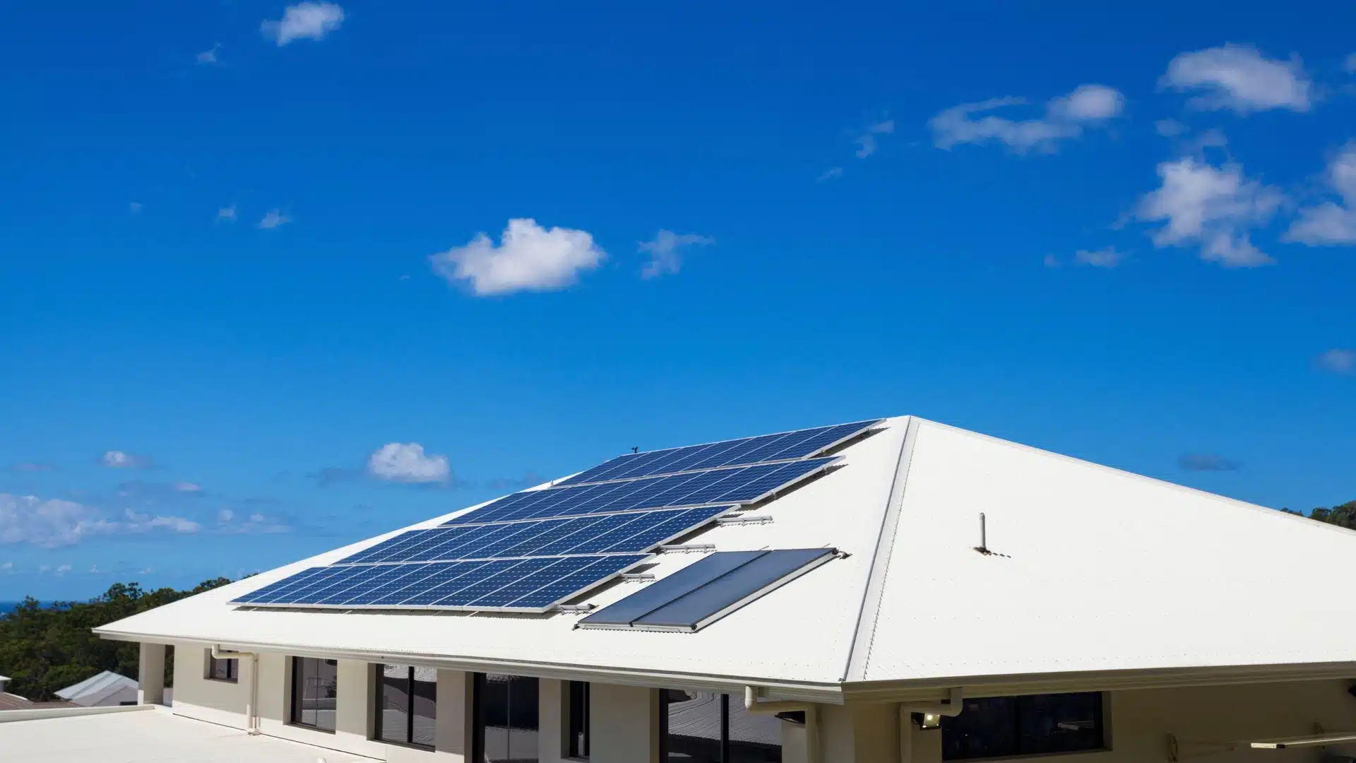 découvrez tout ce qu'il faut savoir sur la taille des panneaux solaires : dimensions, puissance et choix adaptés à vos besoins énergétiques. optimisez votre installation photovoltaïque pour maximiser votre production d'énergie solaire.
