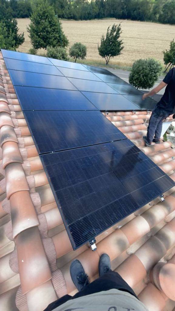 découvrez notre kit panneau solaire 6kwc, une solution idéale pour maximiser votre production d'énergie renouvelable. avec des panneaux de haute performance, ce système vous permettra de réduire vos factures d'électricité et d'optimiser votre empreinte carbone. facile à installer et adapté à tous types de toits, optez pour une énergie verte et durable dès aujourd'hui!