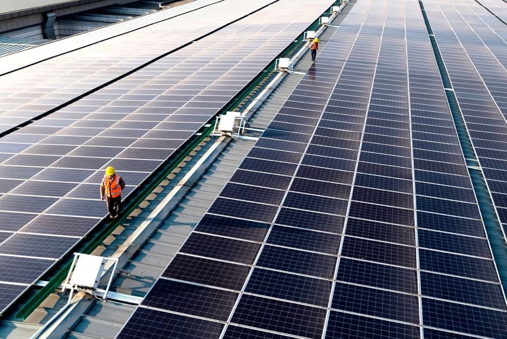 découvrez les panneaux aéro-solaires, une solution innovante et écologique pour produire de l'énergie renouvelable. alliant technologie solaire et gestion de l'air, ces panneaux optimisent le rendement énergétique tout en réduisant l'empreinte carbone de votre habitation. idéaux pour les bâtiments modernes, ils garantissent confort et durabilité.