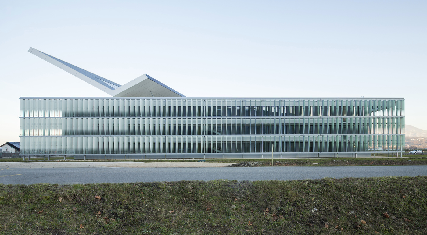 découvrez l'architecture solaire, une approche innovante alliant esthétique et durabilité. apprenez comment les bâtiments intègrent des éléments photovoltaïques pour maximiser l'efficacité énergétique tout en respectant l'environnement.