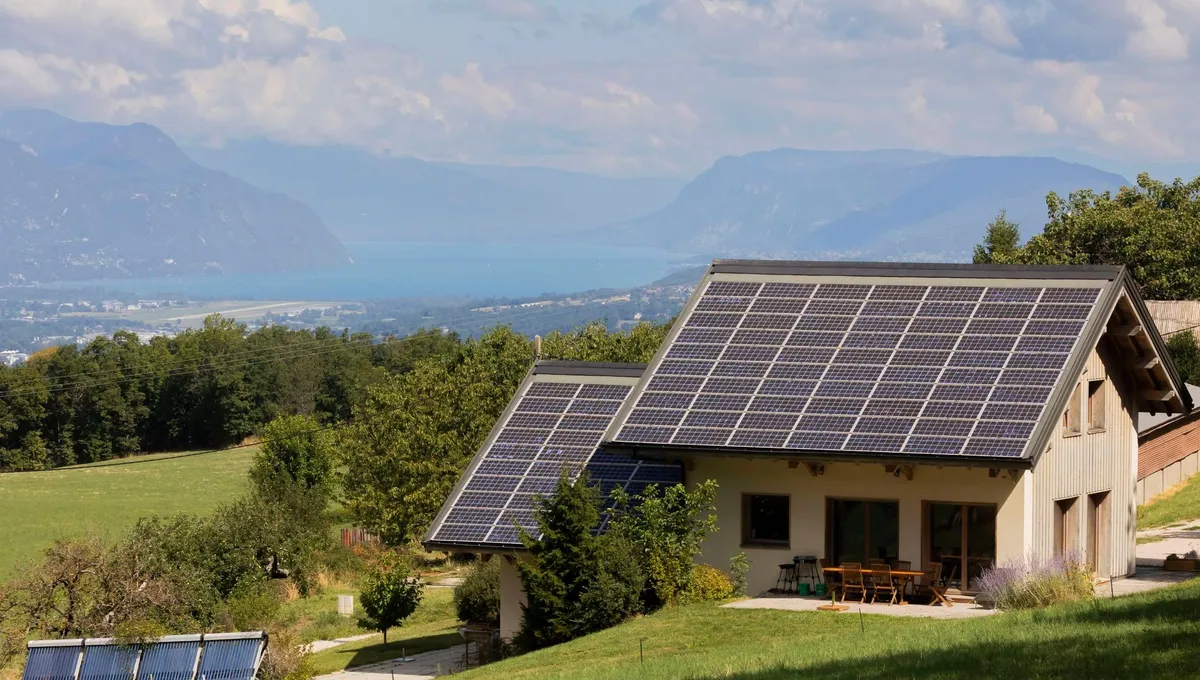arnaques-panneaux-solaires Les arnaques aux panneaux solaires photovoltaïques : comment les éviter ?