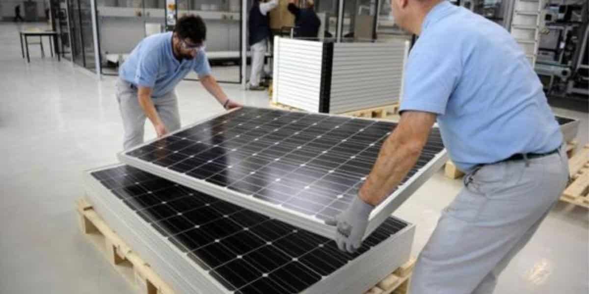 assemblage-panneaux-solaires Guide pratique pour assembler un kit de panneaux solaires photovoltaïques