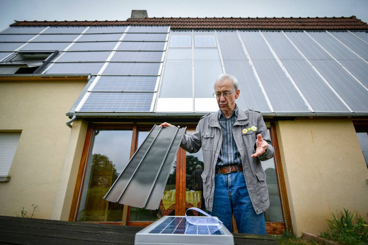 autoconstruction-panneaux-solaires-1 Guide complet pour réussir votre autoconstruction de panneaux solaires photovoltaïques