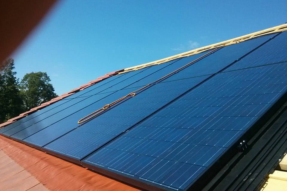 découvrez nos services de location de toiture pour panneaux solaires. profitez d'une solution économique et écologique pour produire votre propre énergie renouvelable sans investissement initial. contactez-nous pour en savoir plus !