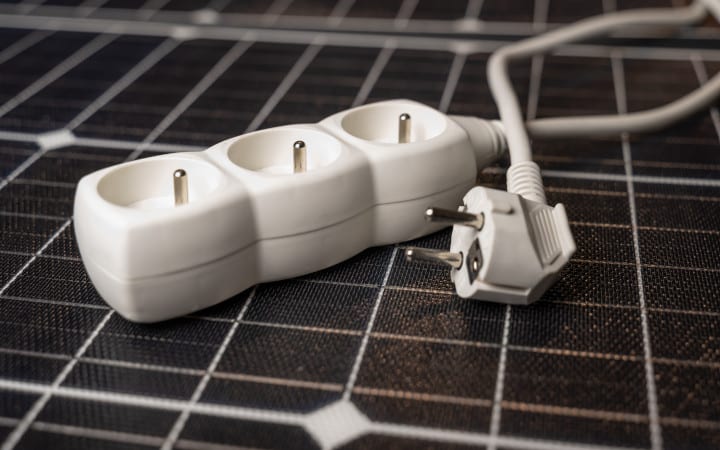 avantages-panneau-solaire-220v Découvrez les avantages du petit panneau solaire 220v pour votre maison