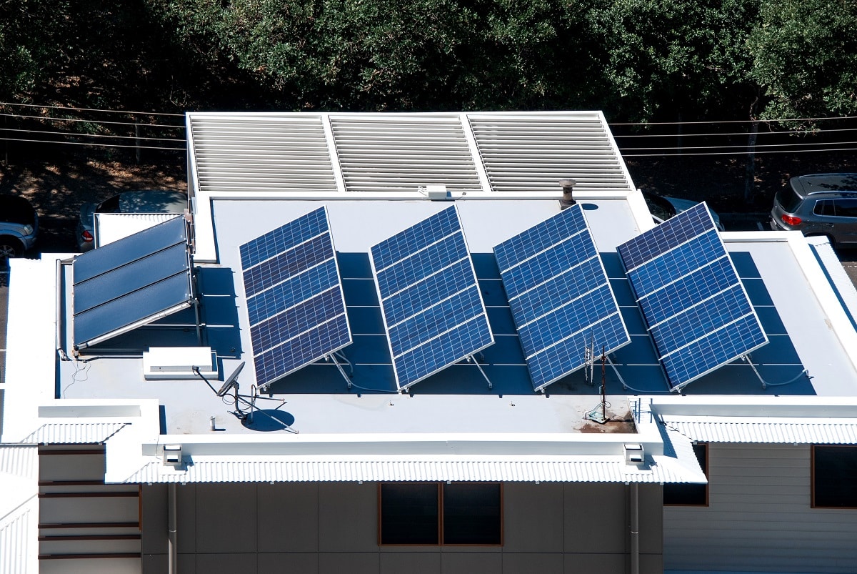 avantages-panneaux-photovoltaiques-toit-plat-4 Découvrez les avantages des panneaux photovoltaïques sur toit plat