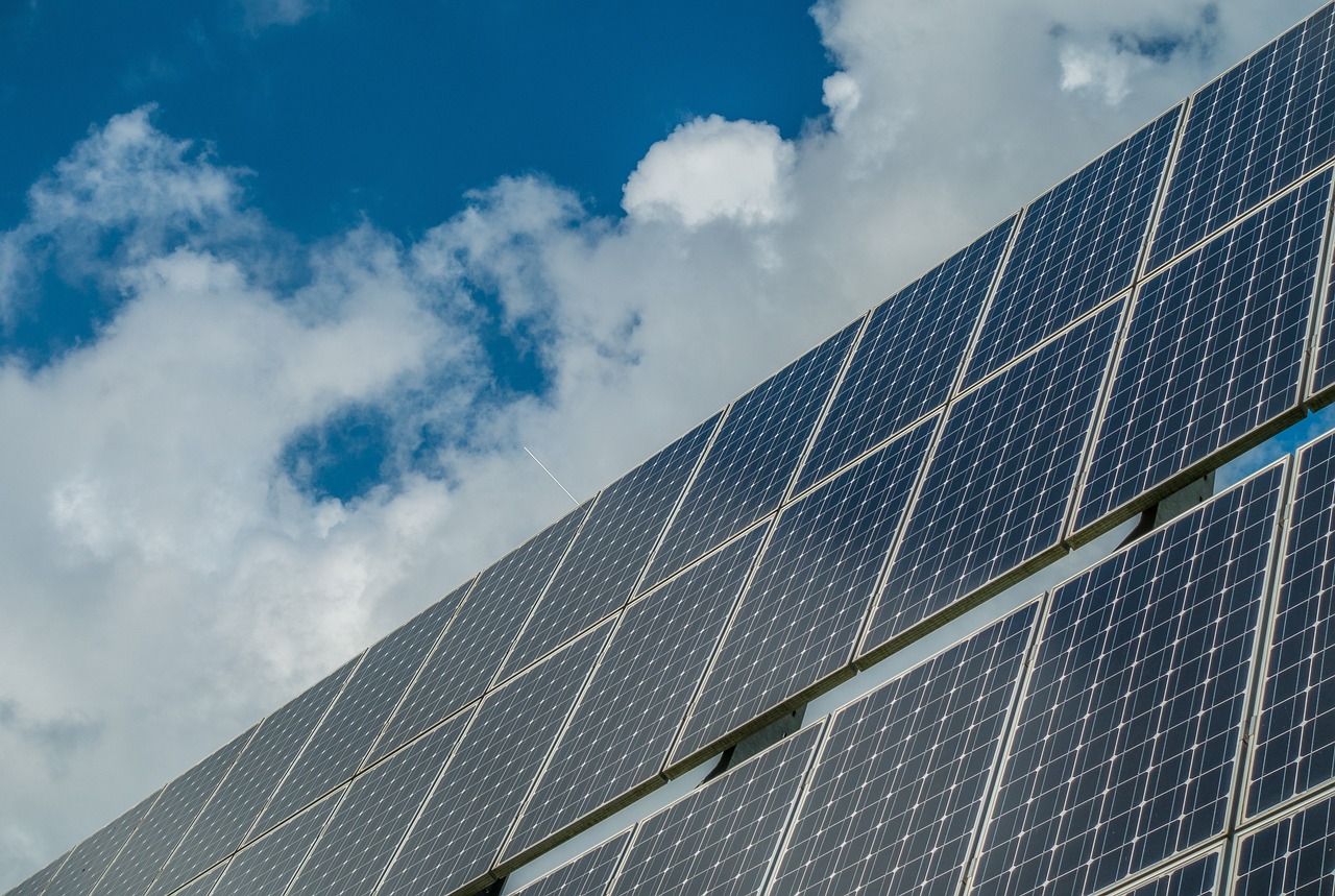 avantages-panneaux-solaires-bifaciaux-2 Découvrez les avantages des panneaux solaires photovoltaïques mylight quartz bi-verre bifacial