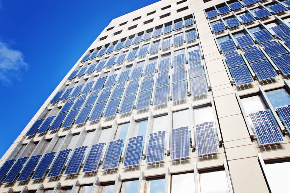 avantages-panneaux-solaires-facade-2 Pourquoi opter pour des panneaux solaires photovoltaïques en façade ?