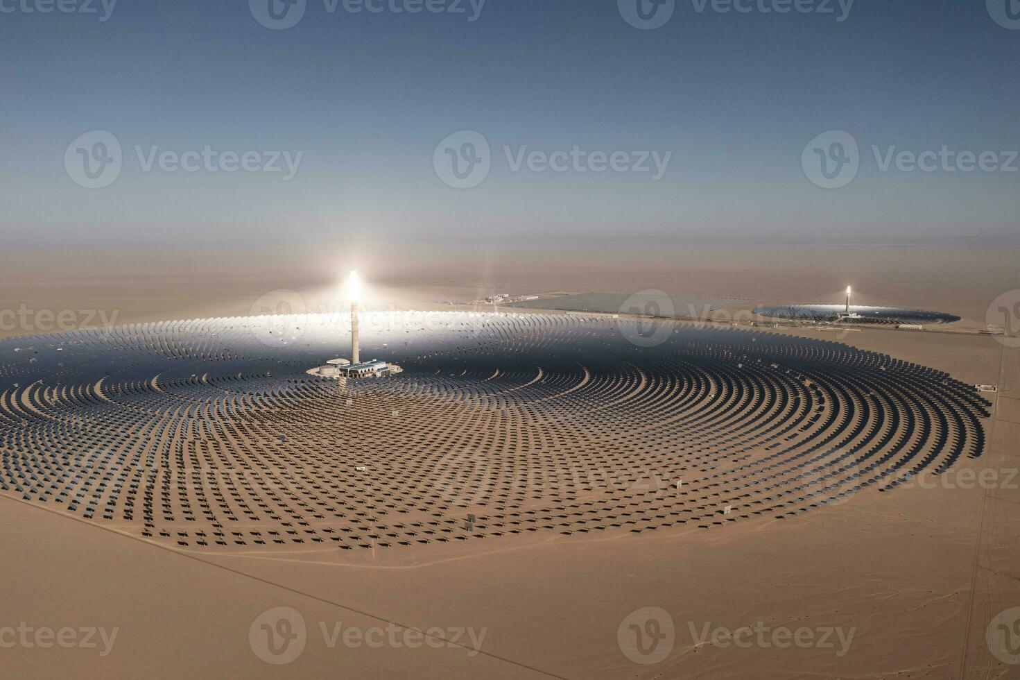 centrale-solaire-de-dunhuang-1 La centrale solaire de Dunhuang : un modèle d'innovation pour les panneaux photovoltaïques