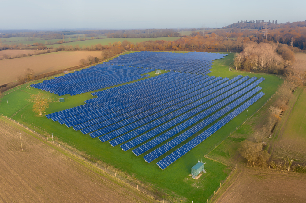 champ-panneaux-solaires-3 Comprendre le fonctionnement d'un champ de panneaux solaires photovoltaïques