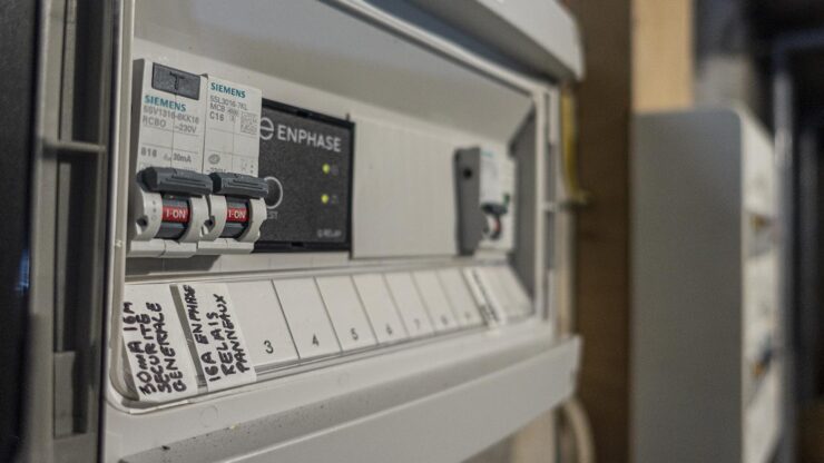 choisir-boitier-panneau-solaire-1 Comment choisir le meilleur boitier panneau solaire pour votre installation