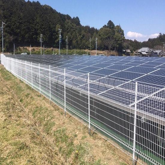 cloture-photovoltaique La clôture photovoltaïque : une solution innovante pour allier sécurité et énergie verte