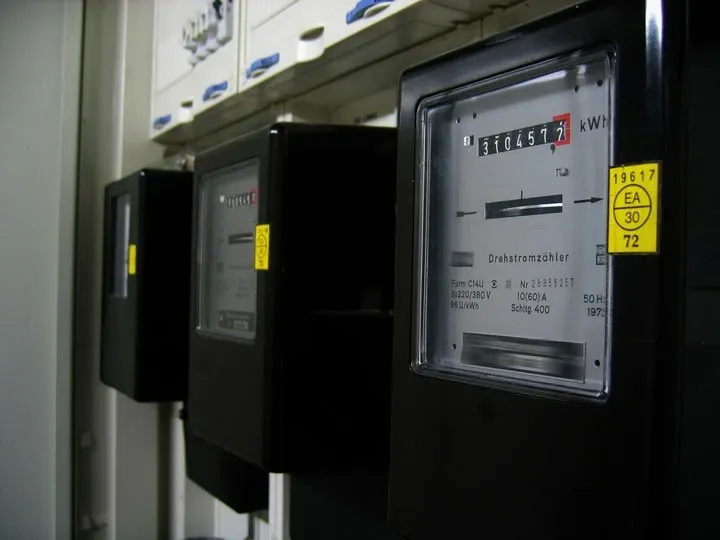 conversion-kwc-kwh-economies Comprendre la conversion de kwc en kwh pour maximiser vos économies d'énergie