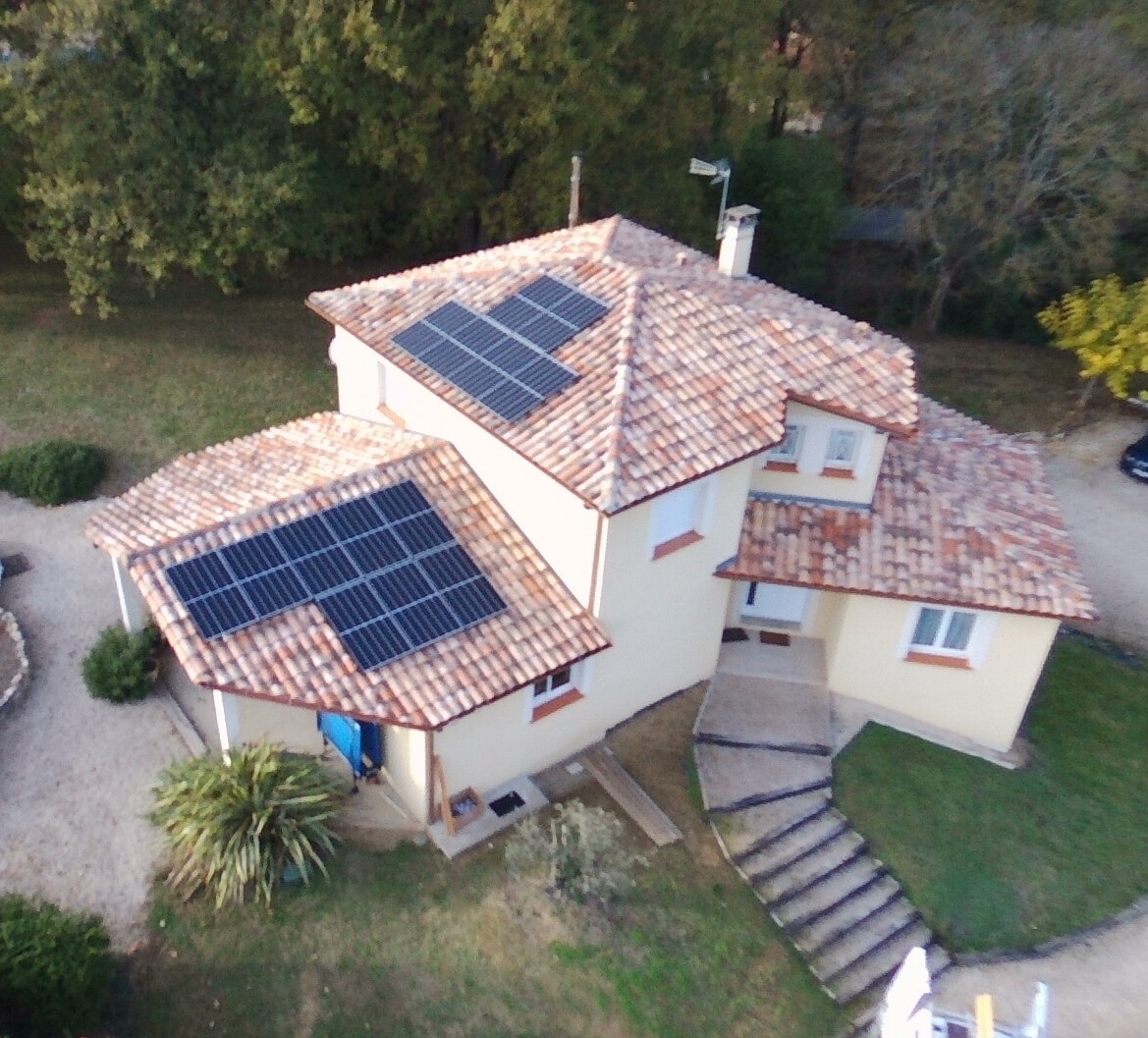 cout-panneaux-solaires-200m2-1 Prix des panneaux solaires pour une maison de 200m2 : investissement et économies