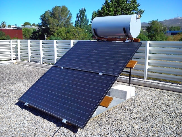 difference-chauffe-eau-solaire-vs-photovoltaique Comprendre la différence entre chauffe-eau solaire et panneau photovoltaïque