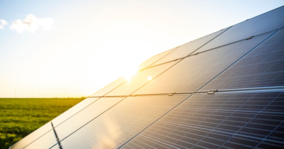 difference-panneaux-solaires-100 Différence entre panneau solaire photovoltaïque et panneau solaire thermique : tout ce que vous devez savoir