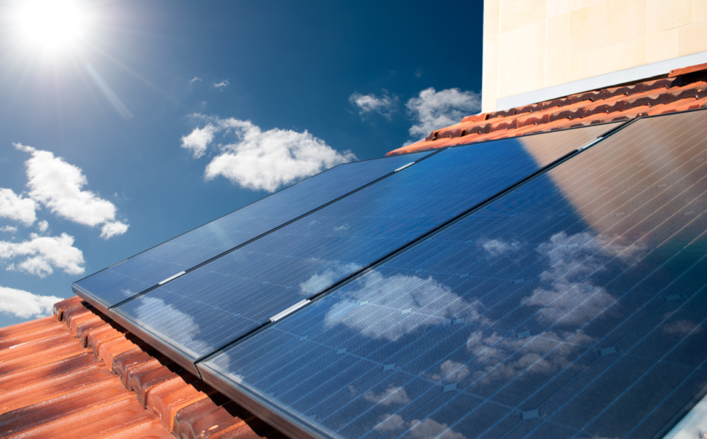difference-panneaux-solaires-et-photovoltaiques-1 Comprendre la différence entre un panneau solaire et un panneau photovoltaïque