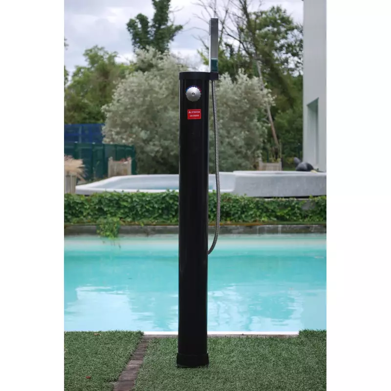 découvrez les avantages d'une douche solaire : une solution écologique et pratique pour se rafraîchir à l'extérieur tout en profitant du soleil. idéale pour le jardin, la piscine ou la plage, elle vous permet de profiter d'une eau chaude sans utiliser d'électricité.