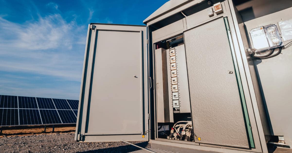 energie-photovoltaique-et-stockage Optimiser votre énergie avec des panneaux photovoltaïques et stockage