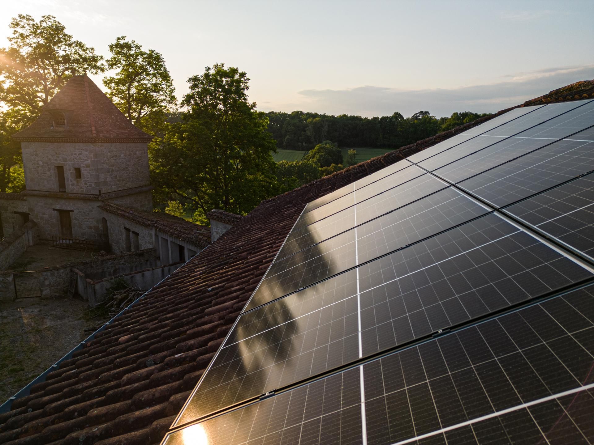 découvrez nos solutions de panneaux solaires à toulouse pour réduire vos factures d'électricité et adopter une énergie renouvelable. profitez d'une installation professionnelle et de conseils personnalisés pour un projet durable et performant.