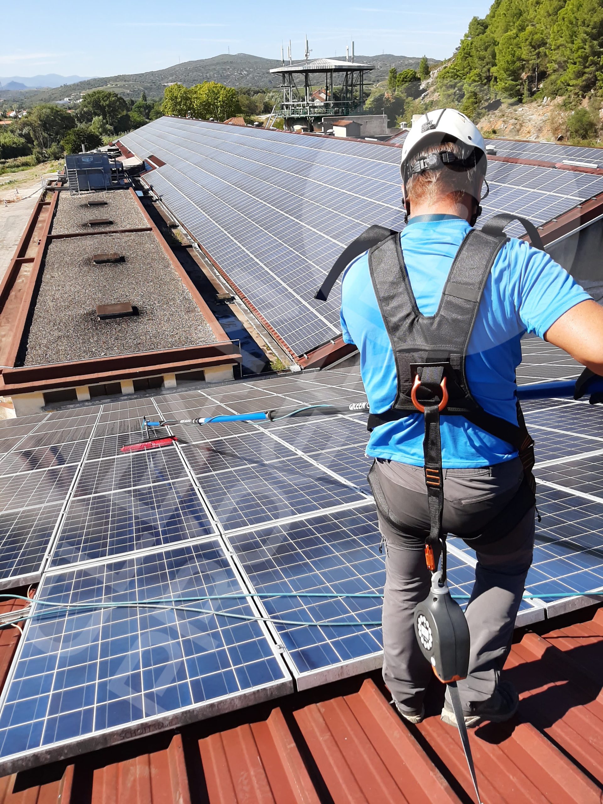 entretien-panneaux-solaires-19-scaled Pourquoi l'entretien des panneaux solaires photovoltaïques est essentiel pour votre investissement