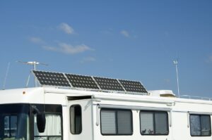 guide-panneaux-solaires-camping-car-2 Achat de panneaux solaires photovoltaïques pour camping-car : guide complet