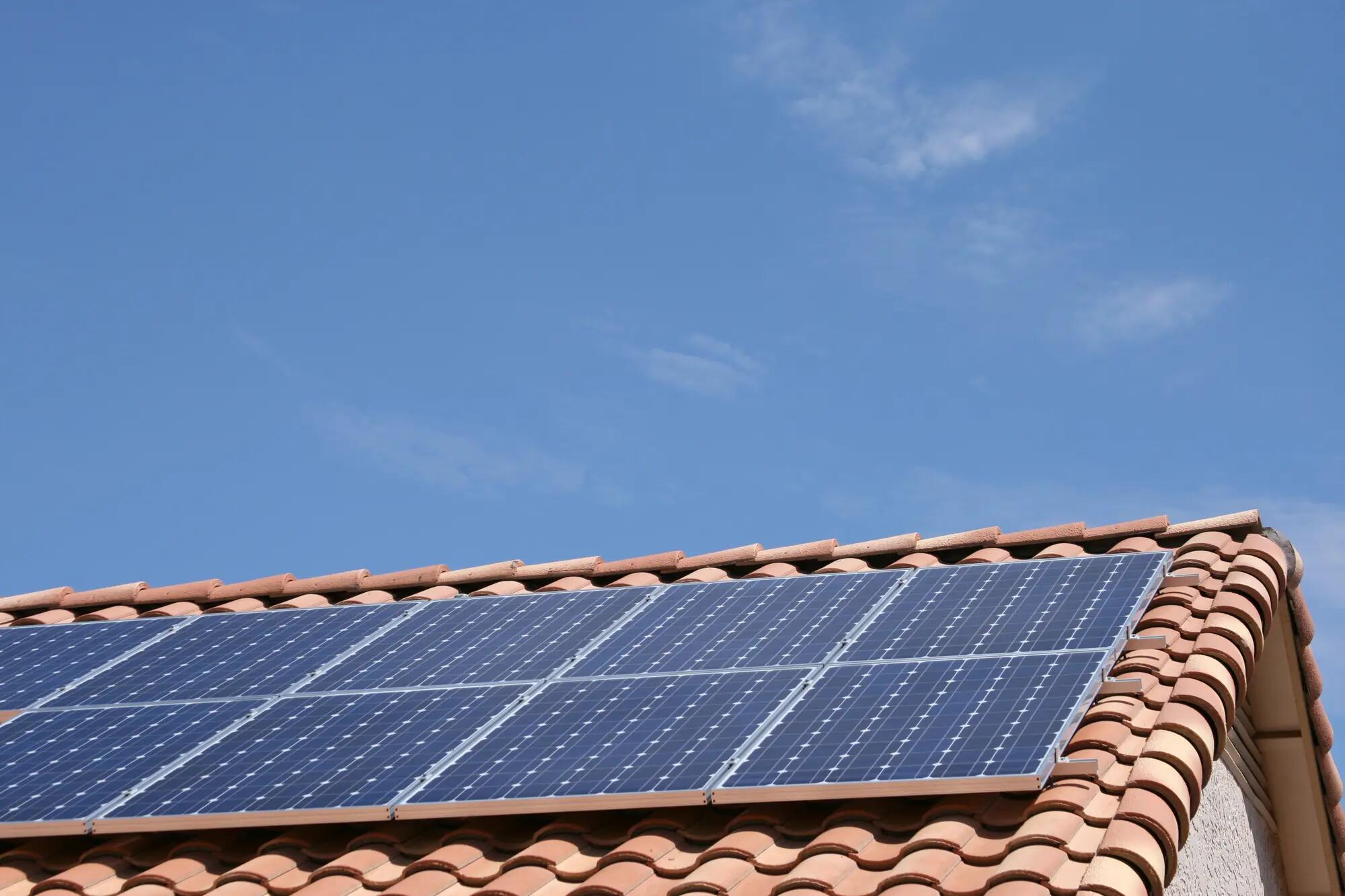 guide-panneaux-solaires-leroy-merlin-1 Guide d'achat des panneaux solaires au sol chez Leroy Merlin