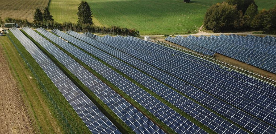 impact-panneaux-solaires-villefontaine-1 L'impact des entreprises de panneaux solaires photovoltaïques à Villefontaine sur l'environnement