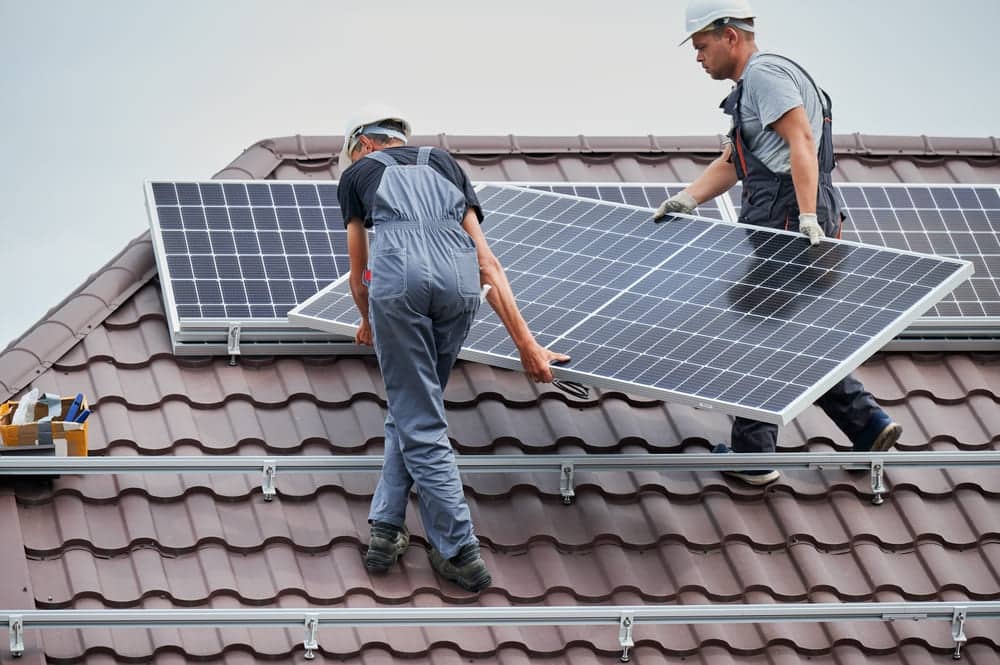 installateur-panneaux-solaires-17 Devenir installateur de panneaux solaires photovoltaïques : un métier d'avenir